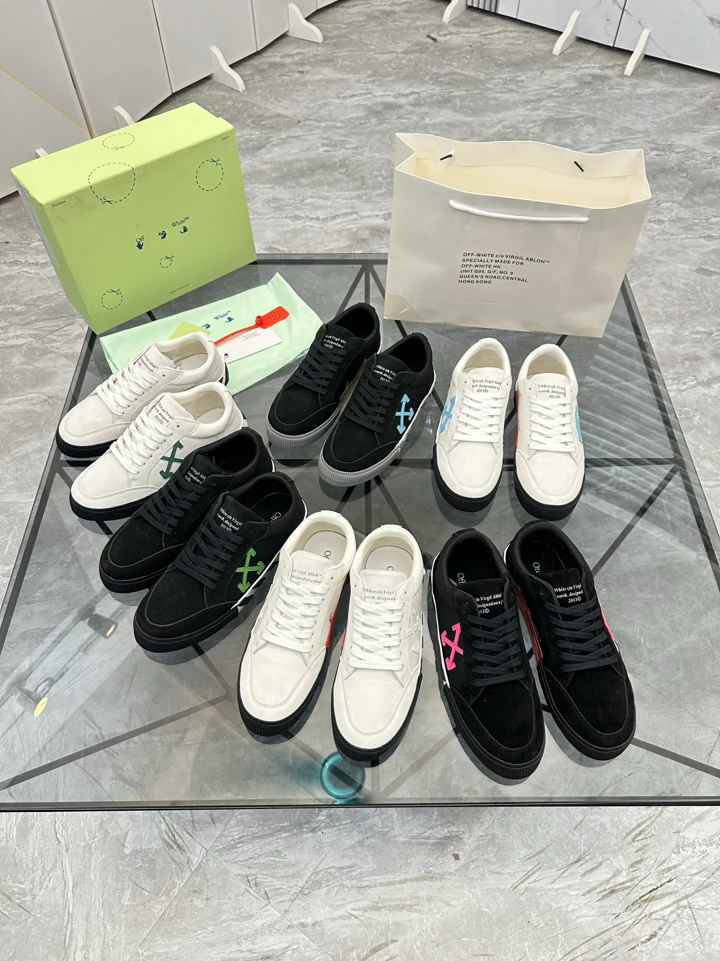 Selling men's shoes 💰: 💰P440¥ Product trademark: OFF WHITE * "OFF WHITE*" low-top casual shoes Regular size: 35-45 (can be customized to 46) Couple style Product materials: imported nubuck leather upper spliced ​​with original fabric, breathable lining, original outsole. No.: H203